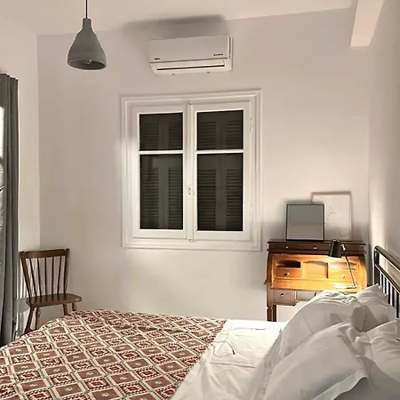 The Lassis 15 House *