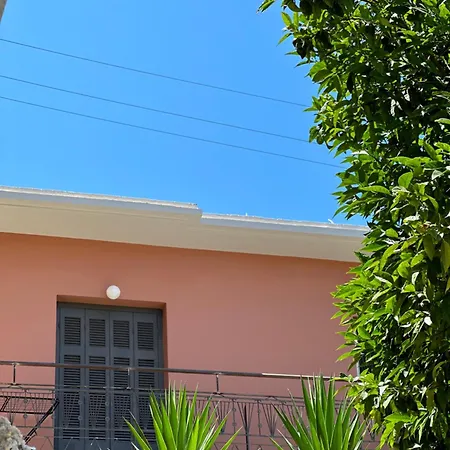 The Lassis 15 House *