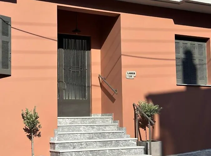 The Lassis 15 House *