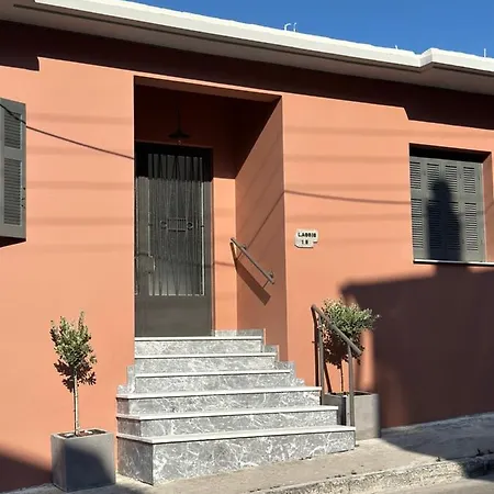 The Lassis 15 House *